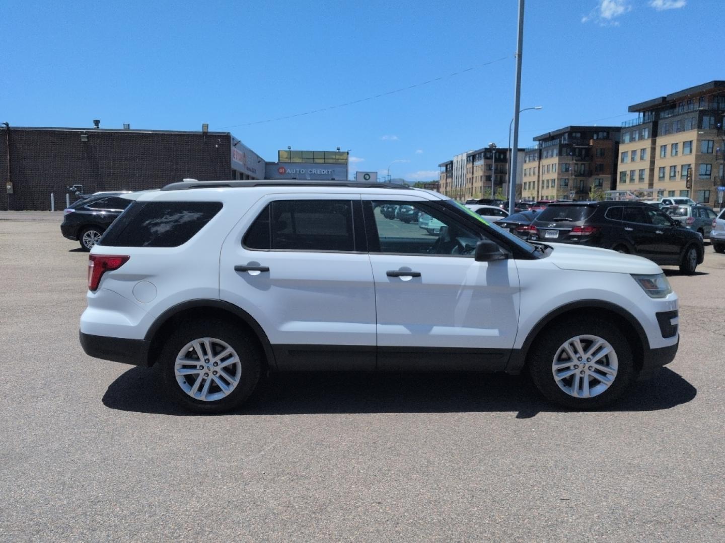 2016 WHITE /ACTUAL Ford Explorer Base (1FM5K8B8XGG) with an V6, 3.5L engine, Automatic transmission, located at 10890 W. Colfax Ave., Lakewood, CO, 80215, (303) 274-7692, 39.739914, -105.120132- Photo#3