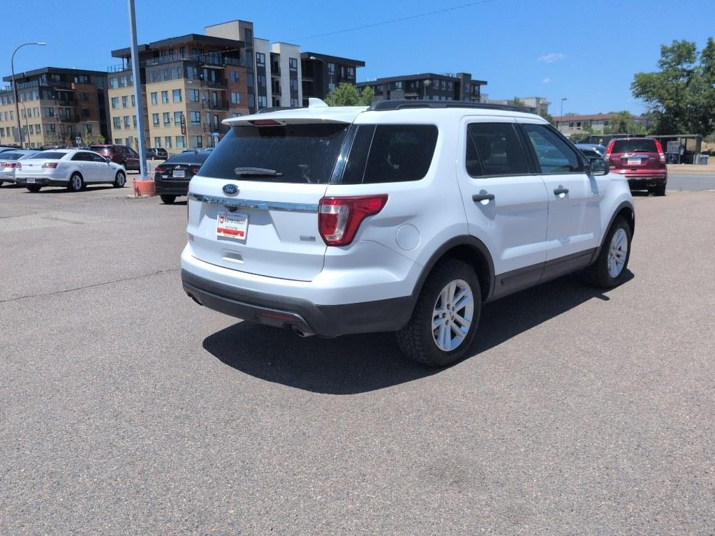 2016 WHITE Ford Explorer Base (1FM5K8B8XGG) with an V6, 3.5L engine, Automatic transmission, located at 10890 W. Colfax Ave., Lakewood, CO, 80215, (303) 274-7692, 39.739914, -105.120132- Photo#4