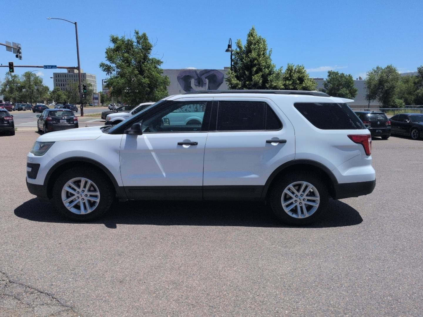 2016 WHITE /ACTUAL Ford Explorer Base (1FM5K8B8XGG) with an V6, 3.5L engine, Automatic transmission, located at 10890 W. Colfax Ave., Lakewood, CO, 80215, (303) 274-7692, 39.739914, -105.120132- Photo#7