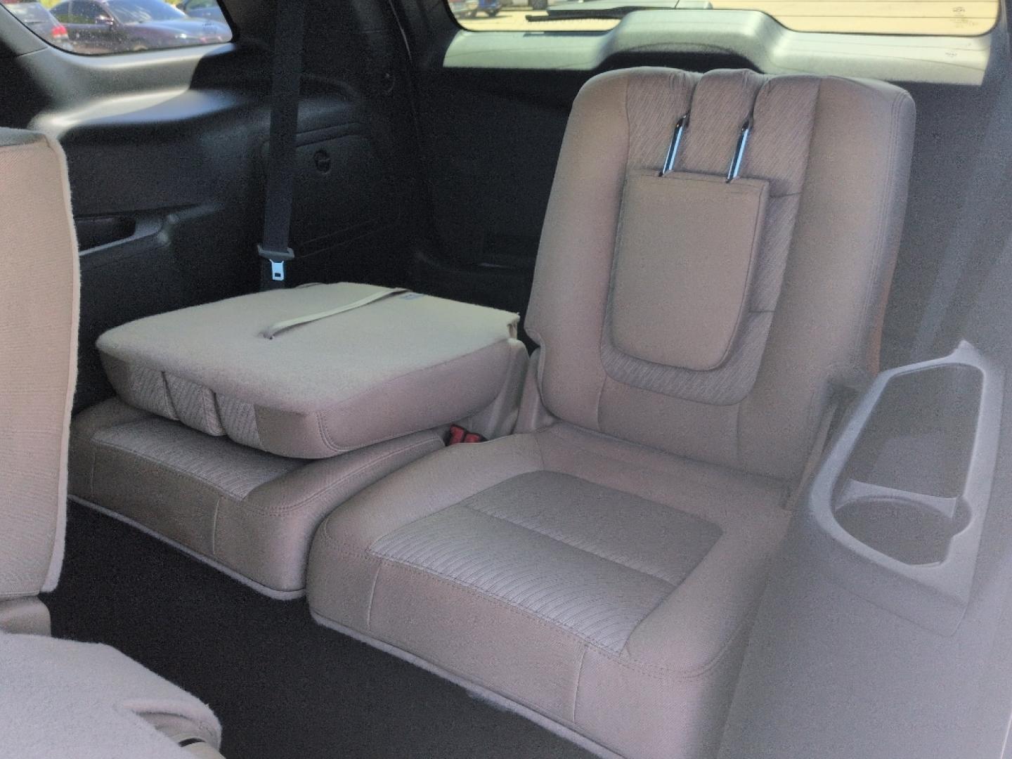 2016 WHITE /ACTUAL Ford Explorer Base (1FM5K8B8XGG) with an V6, 3.5L engine, Automatic transmission, located at 10890 W. Colfax Ave., Lakewood, CO, 80215, (303) 274-7692, 39.739914, -105.120132- Photo#17