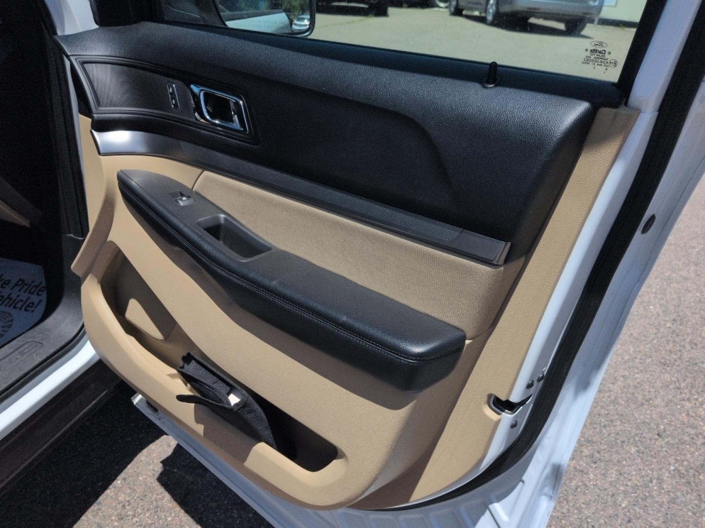 2016 WHITE /ACTUAL Ford Explorer Base (1FM5K8B8XGG) with an V6, 3.5L engine, Automatic transmission, located at 10890 W. Colfax Ave., Lakewood, CO, 80215, (303) 274-7692, 39.739914, -105.120132- Photo#18