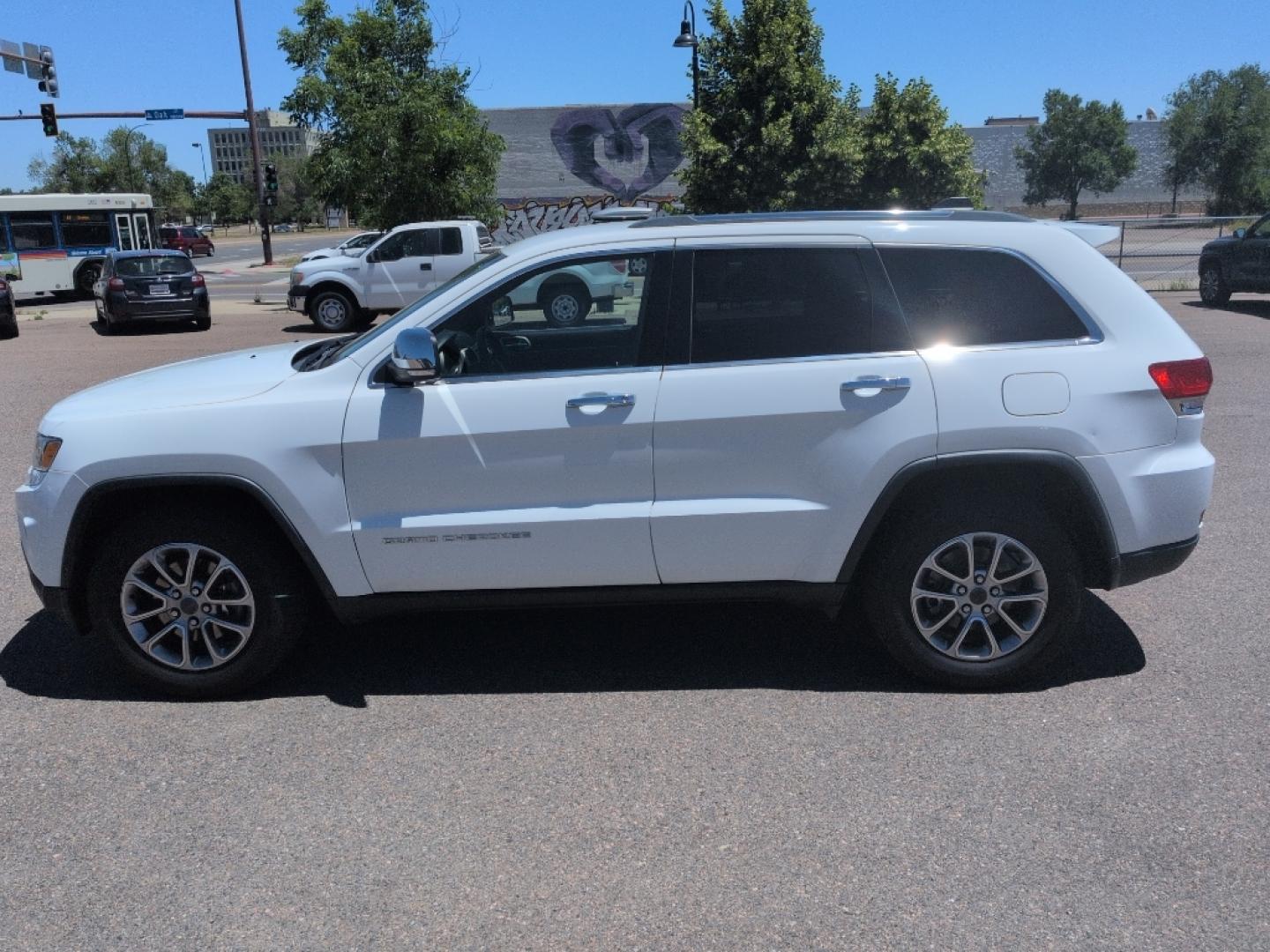 2015 WHITE Jeep Grand Cherokee Limited (1C4RJFBG9FC) with an V6, 3.6L engine, Automatic transmission, located at 10890 W. Colfax Ave., Lakewood, CO, 80215, (303) 274-7692, 39.739914, -105.120132- Photo#7