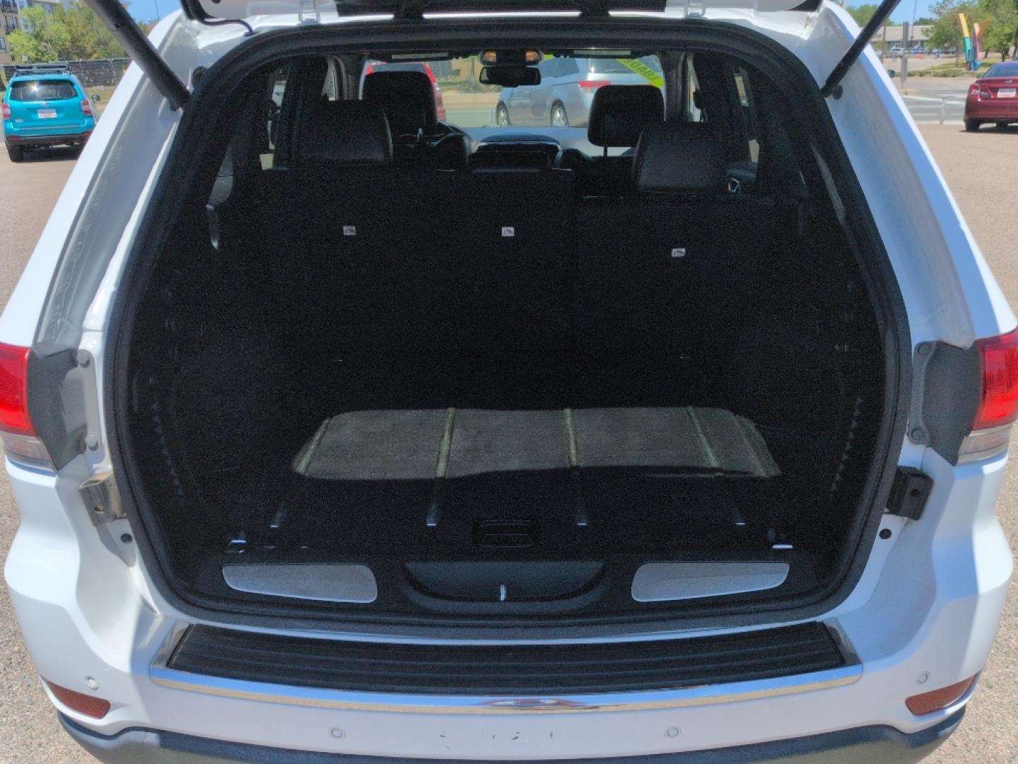 2015 WHITE Jeep Grand Cherokee Limited (1C4RJFBG9FC) with an V6, 3.6L engine, Automatic transmission, located at 10890 W. Colfax Ave., Lakewood, CO, 80215, (303) 274-7692, 39.739914, -105.120132- Photo#20