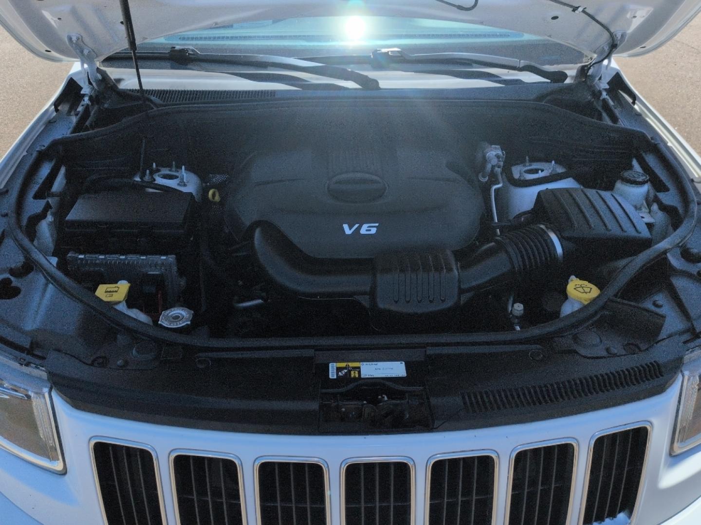 2015 WHITE Jeep Grand Cherokee Limited (1C4RJFBG9FC) with an V6, 3.6L engine, Automatic transmission, located at 10890 W. Colfax Ave., Lakewood, CO, 80215, (303) 274-7692, 39.739914, -105.120132- Photo#22