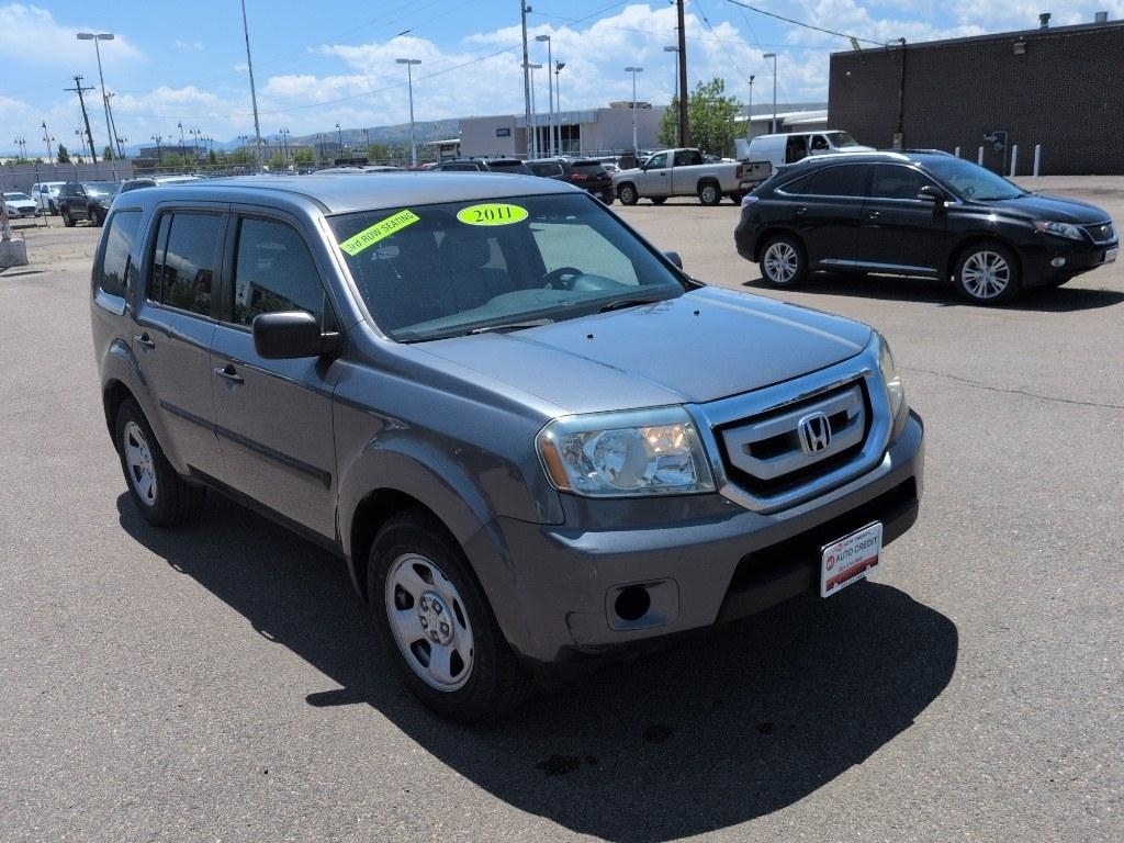 2011 GRAY Honda Pilot LX (5FNYF4H21BB) with an V6, 3.5L engine, Automatic transmission, located at 10890 W. Colfax Ave., Lakewood, CO, 80215, (303) 274-7692, 39.739914, -105.120132- Photo#2