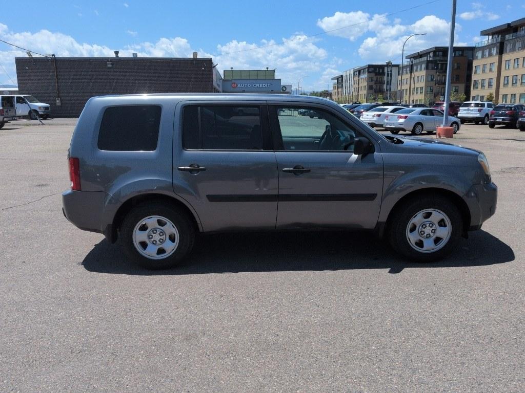 2011 GRAY Honda Pilot LX (5FNYF4H21BB) with an V6, 3.5L engine, Automatic transmission, located at 10890 W. Colfax Ave., Lakewood, CO, 80215, (303) 274-7692, 39.739914, -105.120132- Photo#3