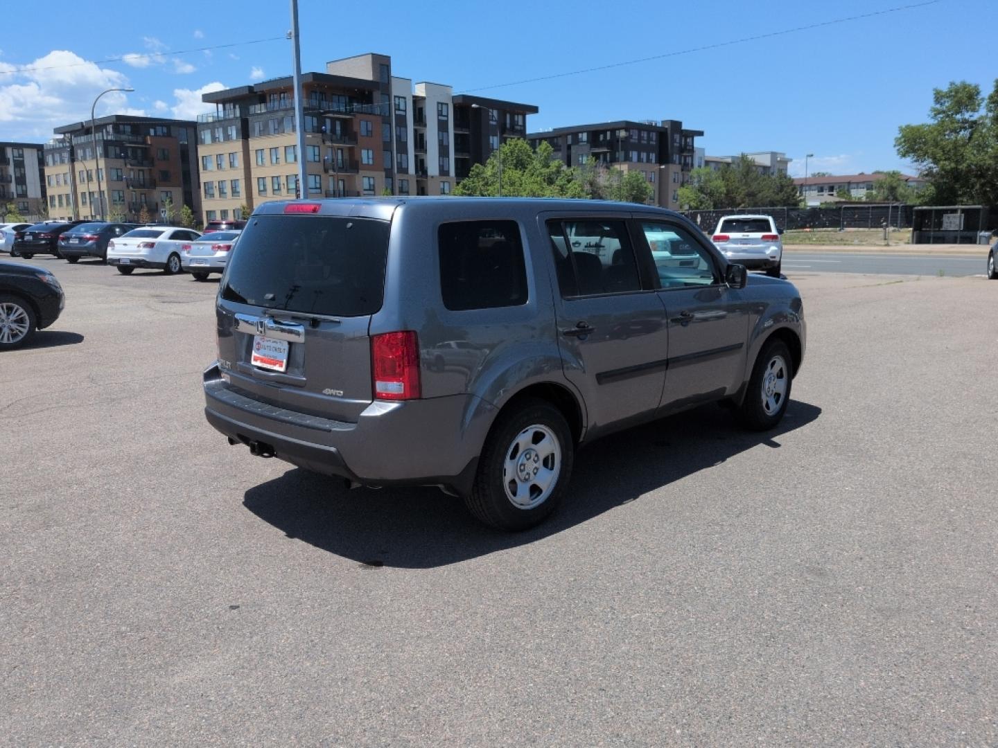 2011 GRAY Honda Pilot LX (5FNYF4H21BB) with an V6, 3.5L engine, Automatic transmission, located at 10890 W. Colfax Ave., Lakewood, CO, 80215, (303) 274-7692, 39.739914, -105.120132- Photo#4