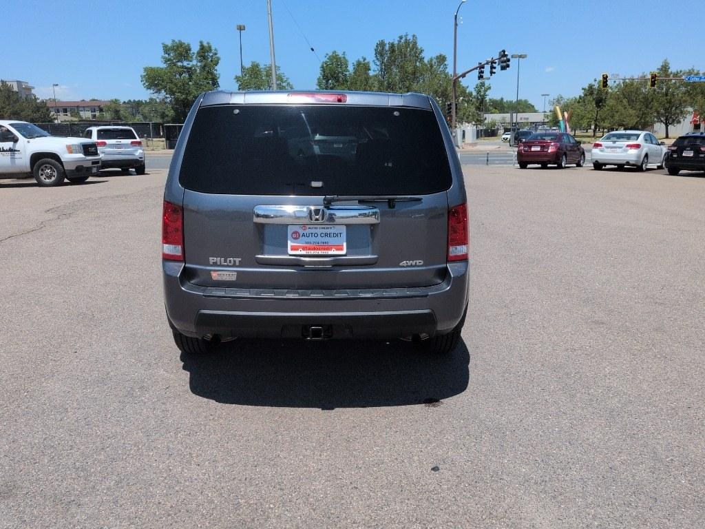 2011 GRAY Honda Pilot LX (5FNYF4H21BB) with an V6, 3.5L engine, Automatic transmission, located at 10890 W. Colfax Ave., Lakewood, CO, 80215, (303) 274-7692, 39.739914, -105.120132- Photo#5
