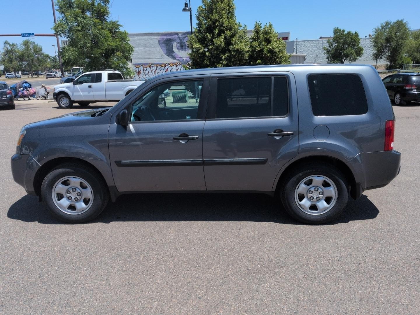 2011 GRAY Honda Pilot LX (5FNYF4H21BB) with an V6, 3.5L engine, Automatic transmission, located at 10890 W. Colfax Ave., Lakewood, CO, 80215, (303) 274-7692, 39.739914, -105.120132- Photo#7
