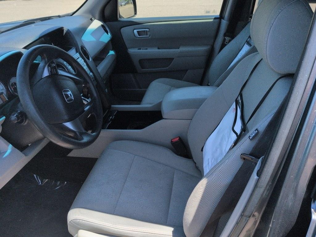 2011 GRAY Honda Pilot LX (5FNYF4H21BB) with an V6, 3.5L engine, Automatic transmission, located at 10890 W. Colfax Ave., Lakewood, CO, 80215, (303) 274-7692, 39.739914, -105.120132- Photo#9