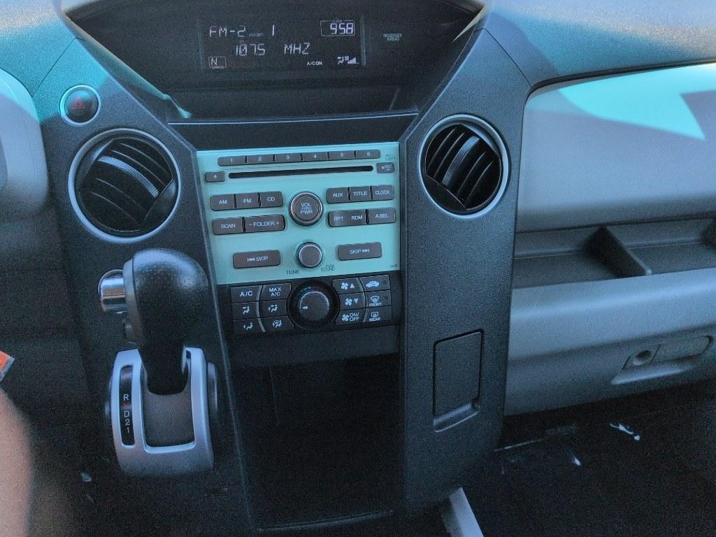 2011 GRAY Honda Pilot LX (5FNYF4H21BB) with an V6, 3.5L engine, Automatic transmission, located at 10890 W. Colfax Ave., Lakewood, CO, 80215, (303) 274-7692, 39.739914, -105.120132- Photo#11