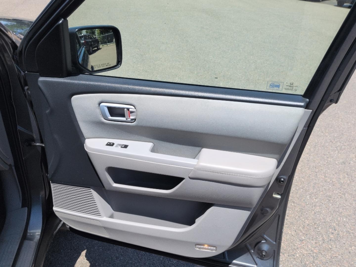 2011 GRAY Honda Pilot LX (5FNYF4H21BB) with an V6, 3.5L engine, Automatic transmission, located at 10890 W. Colfax Ave., Lakewood, CO, 80215, (303) 274-7692, 39.739914, -105.120132- Photo#14