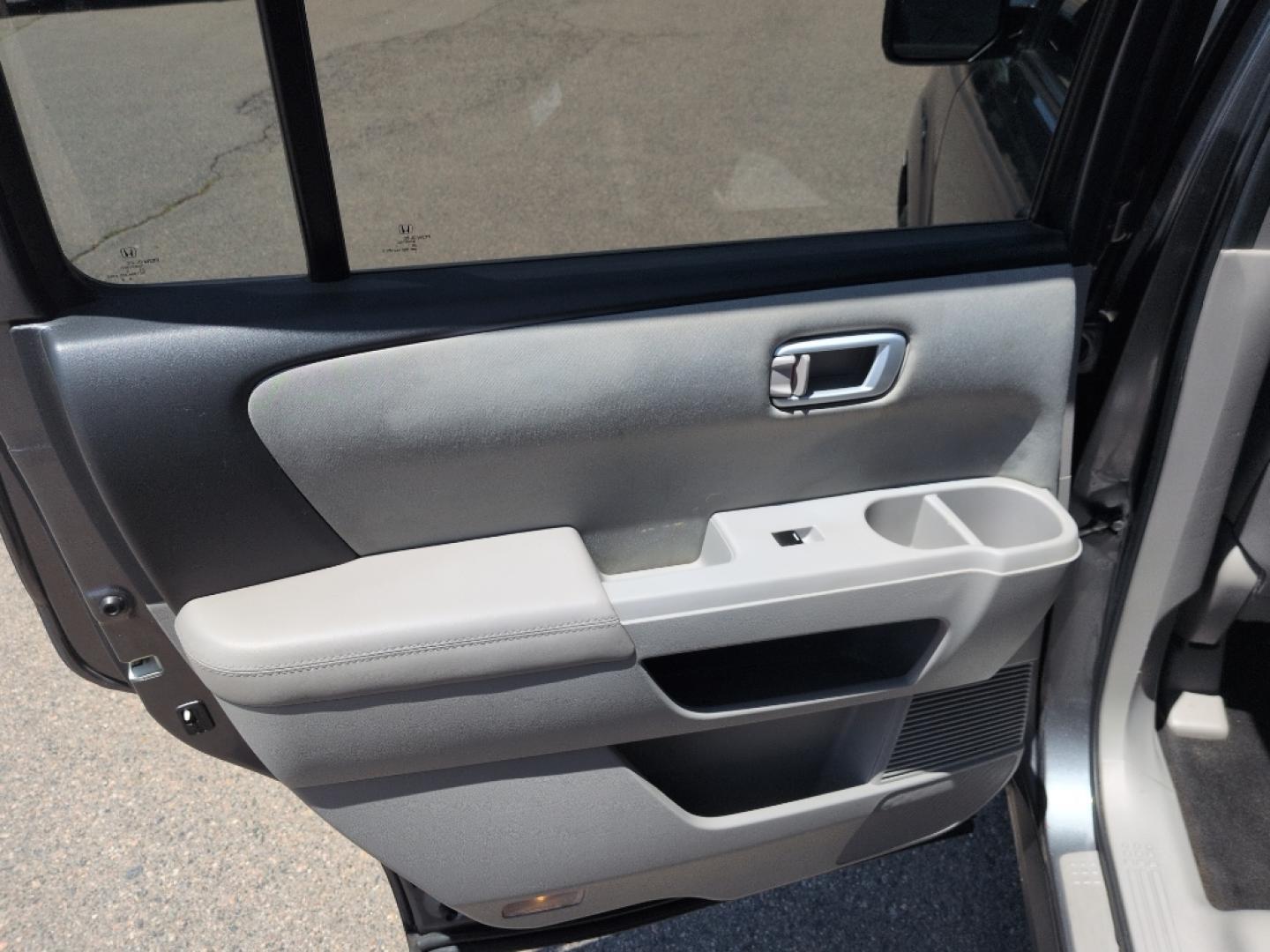 2011 GRAY Honda Pilot LX (5FNYF4H21BB) with an V6, 3.5L engine, Automatic transmission, located at 10890 W. Colfax Ave., Lakewood, CO, 80215, (303) 274-7692, 39.739914, -105.120132- Photo#16