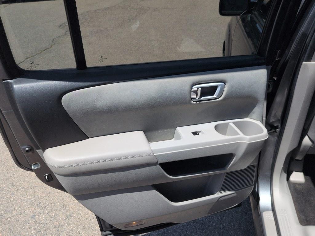 2011 GRAY Honda Pilot LX (5FNYF4H21BB) with an V6, 3.5L engine, Automatic transmission, located at 10890 W. Colfax Ave., Lakewood, CO, 80215, (303) 274-7692, 39.739914, -105.120132- Photo#16