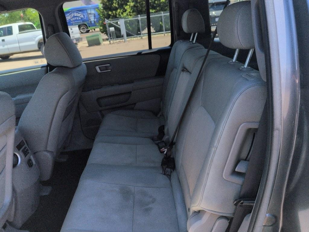 2011 GRAY Honda Pilot LX (5FNYF4H21BB) with an V6, 3.5L engine, Automatic transmission, located at 10890 W. Colfax Ave., Lakewood, CO, 80215, (303) 274-7692, 39.739914, -105.120132- Photo#17