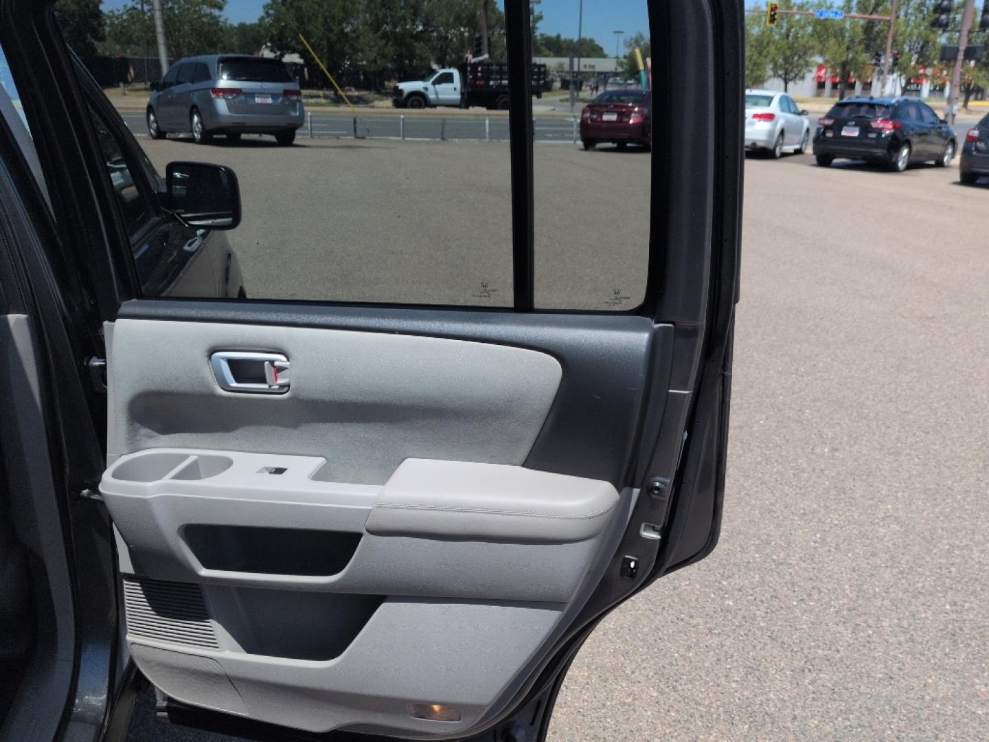 2011 GRAY Honda Pilot LX (5FNYF4H21BB) with an V6, 3.5L engine, Automatic transmission, located at 10890 W. Colfax Ave., Lakewood, CO, 80215, (303) 274-7692, 39.739914, -105.120132- Photo#18