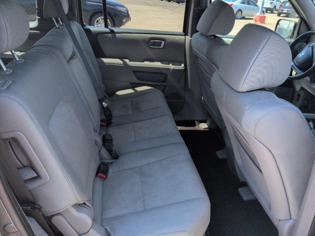 2011 GRAY Honda Pilot LX (5FNYF4H21BB) with an V6, 3.5L engine, Automatic transmission, located at 10890 W. Colfax Ave., Lakewood, CO, 80215, (303) 274-7692, 39.739914, -105.120132- Photo#19