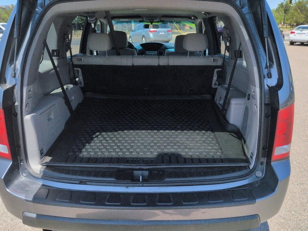 2011 GRAY Honda Pilot LX (5FNYF4H21BB) with an V6, 3.5L engine, Automatic transmission, located at 10890 W. Colfax Ave., Lakewood, CO, 80215, (303) 274-7692, 39.739914, -105.120132- Photo#20