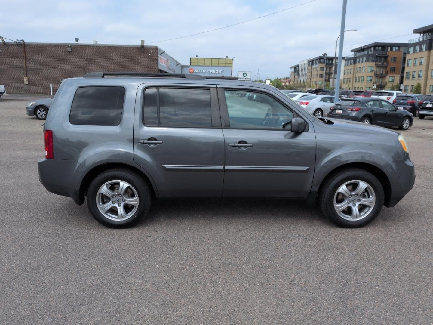 2013 GRAY Honda Pilot EXL (5FNYF4H52DB) with an V6, 3.5L engine, Automatic transmission, located at 10890 W. Colfax Ave., Lakewood, CO, 80215, (303) 274-7692, 39.739914, -105.120132- Photo#3