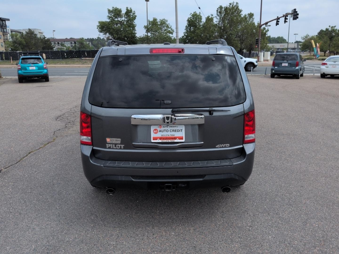 2013 GRAY Honda Pilot EXL (5FNYF4H52DB) with an V6, 3.5L engine, Automatic transmission, located at 10890 W. Colfax Ave., Lakewood, CO, 80215, (303) 274-7692, 39.739914, -105.120132- Photo#5