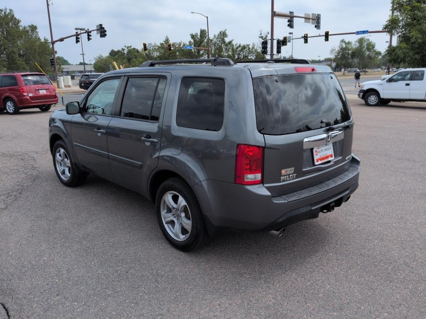 2013 GRAY Honda Pilot EXL (5FNYF4H52DB) with an V6, 3.5L engine, Automatic transmission, located at 10890 W. Colfax Ave., Lakewood, CO, 80215, (303) 274-7692, 39.739914, -105.120132- Photo#6