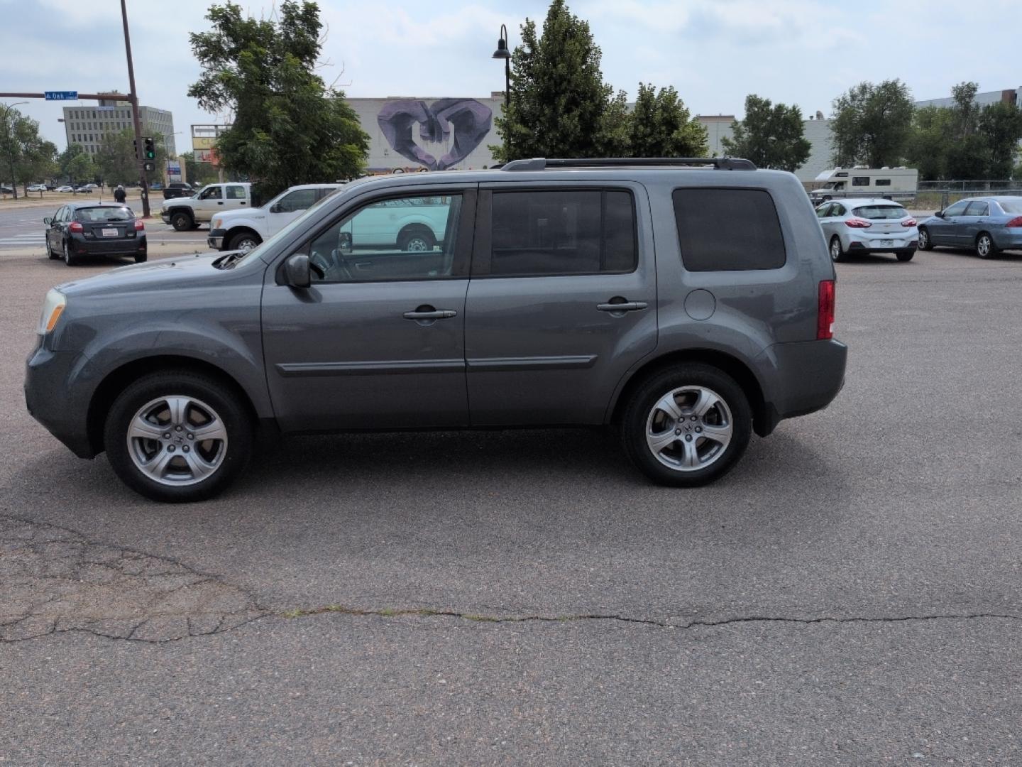 2013 GRAY Honda Pilot EXL (5FNYF4H52DB) with an V6, 3.5L engine, Automatic transmission, located at 10890 W. Colfax Ave., Lakewood, CO, 80215, (303) 274-7692, 39.739914, -105.120132- Photo#7