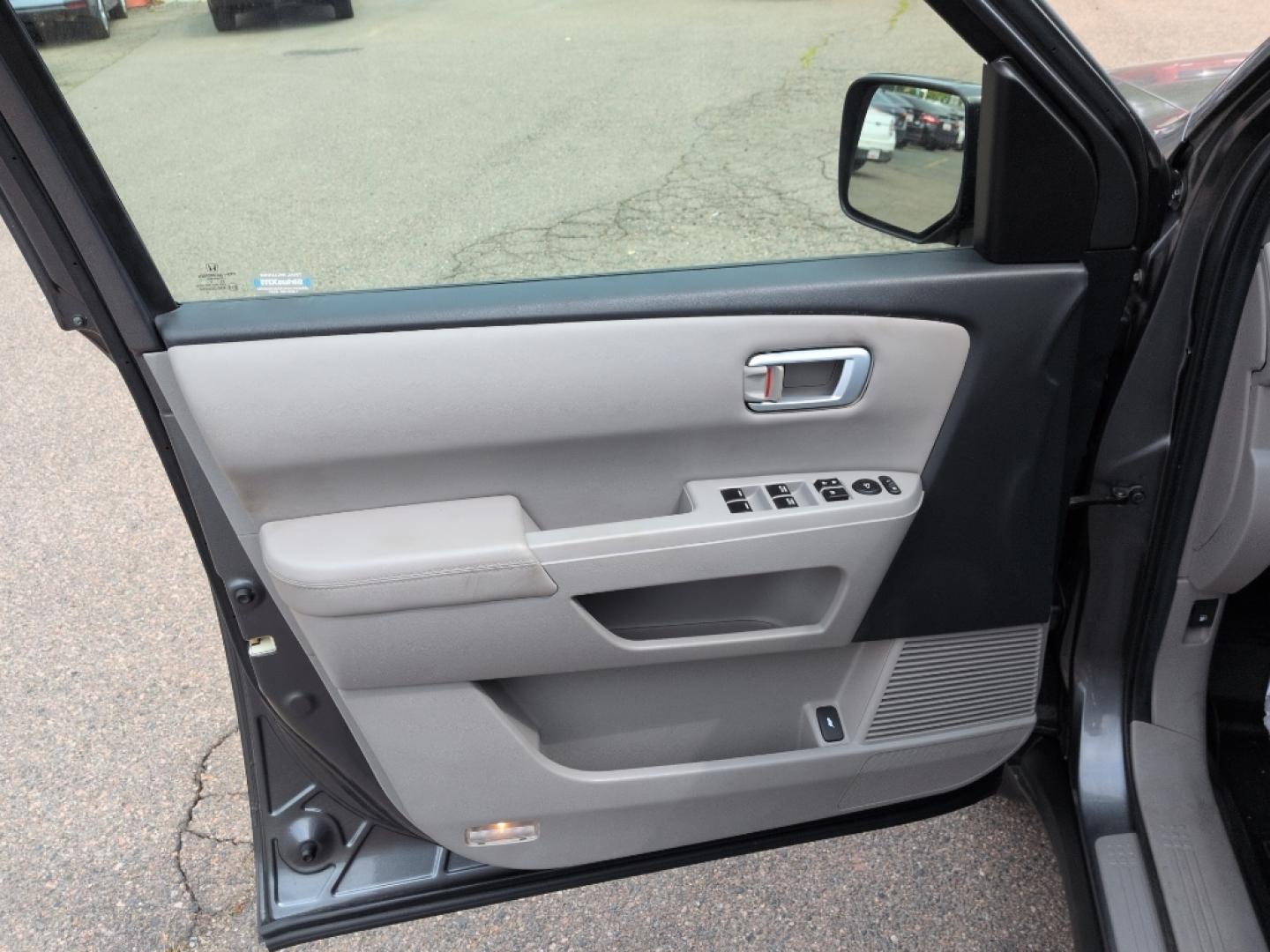 2013 GRAY Honda Pilot EXL (5FNYF4H52DB) with an V6, 3.5L engine, Automatic transmission, located at 10890 W. Colfax Ave., Lakewood, CO, 80215, (303) 274-7692, 39.739914, -105.120132- Photo#8