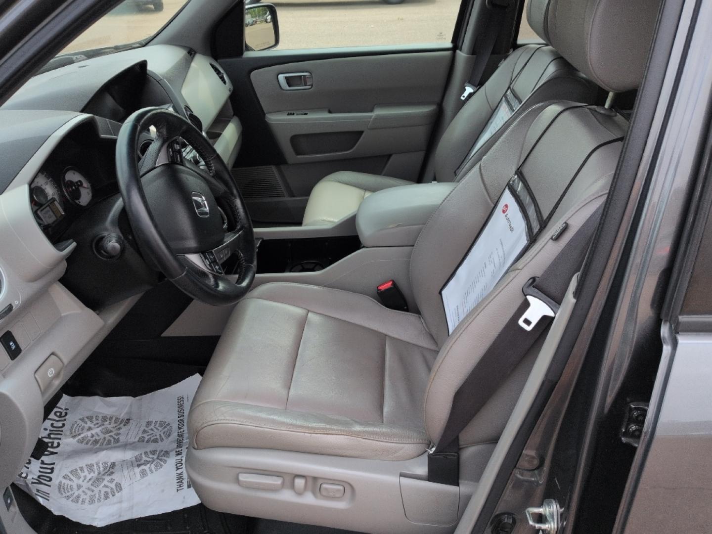 2013 GRAY Honda Pilot EXL (5FNYF4H52DB) with an V6, 3.5L engine, Automatic transmission, located at 10890 W. Colfax Ave., Lakewood, CO, 80215, (303) 274-7692, 39.739914, -105.120132- Photo#9