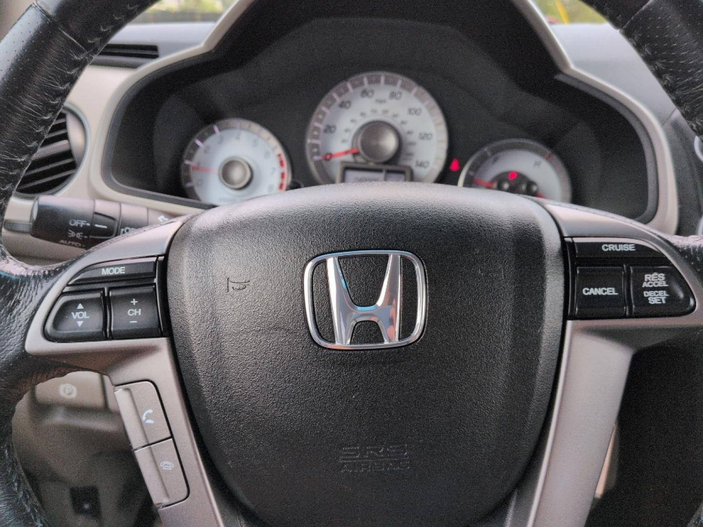 2013 GRAY Honda Pilot EXL (5FNYF4H52DB) with an V6, 3.5L engine, Automatic transmission, located at 10890 W. Colfax Ave., Lakewood, CO, 80215, (303) 274-7692, 39.739914, -105.120132- Photo#11