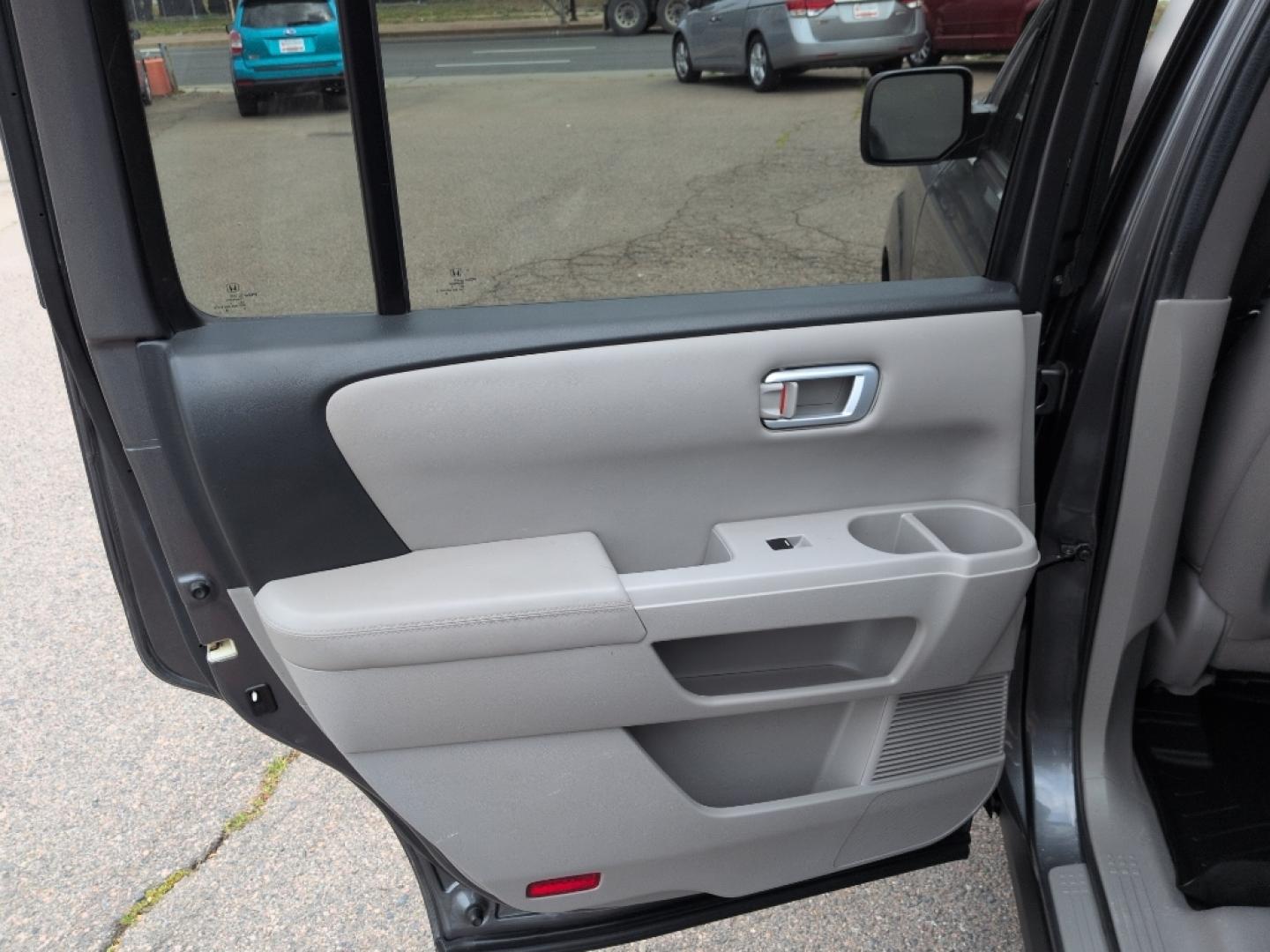 2013 GRAY Honda Pilot EXL (5FNYF4H52DB) with an V6, 3.5L engine, Automatic transmission, located at 10890 W. Colfax Ave., Lakewood, CO, 80215, (303) 274-7692, 39.739914, -105.120132- Photo#16