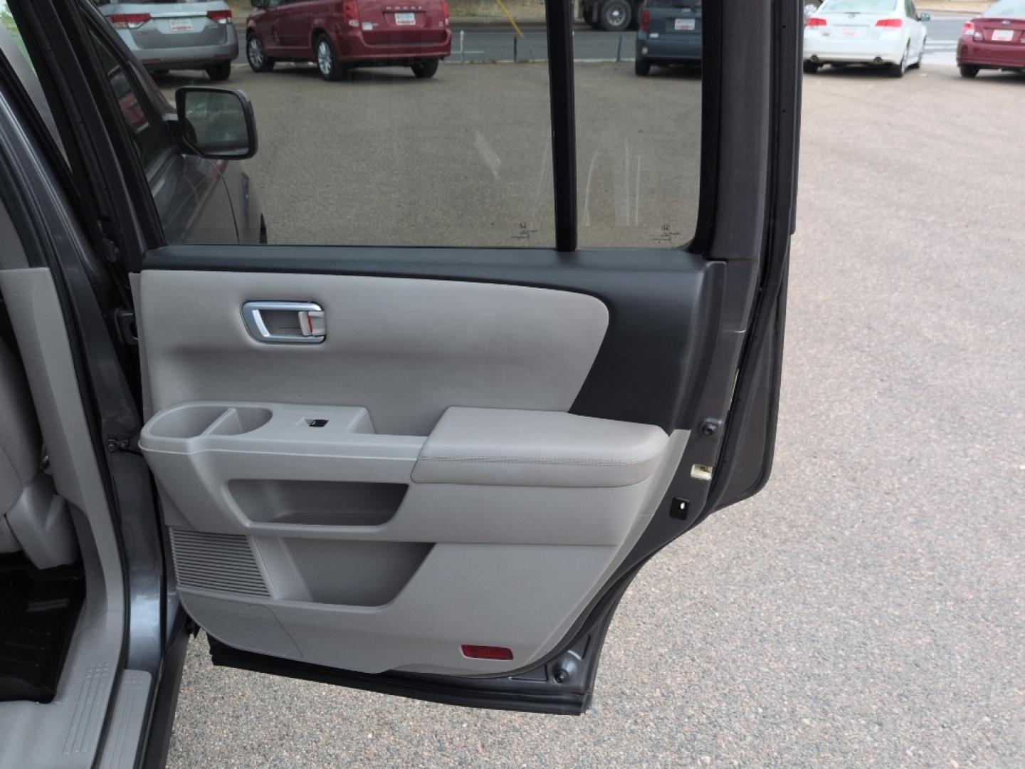 2013 GRAY Honda Pilot EXL (5FNYF4H52DB) with an V6, 3.5L engine, Automatic transmission, located at 10890 W. Colfax Ave., Lakewood, CO, 80215, (303) 274-7692, 39.739914, -105.120132- Photo#18