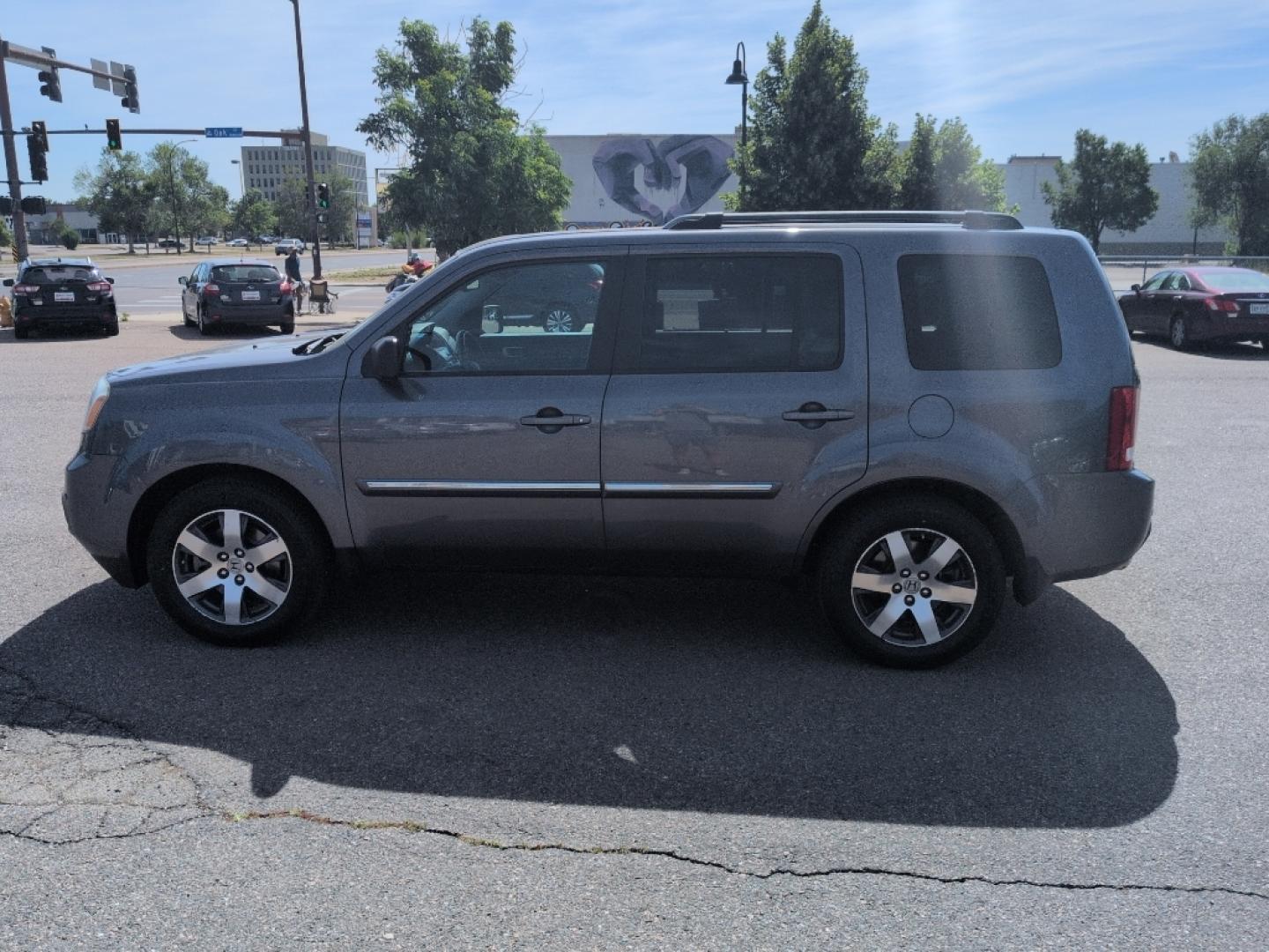 2015 GRAY Honda Pilot Touring-RES (5FNYF4H95FB) with an V6, 3.5L engine, Automatic transmission, located at 10890 W. Colfax Ave., Lakewood, CO, 80215, (303) 274-7692, 39.739914, -105.120132- Photo#7