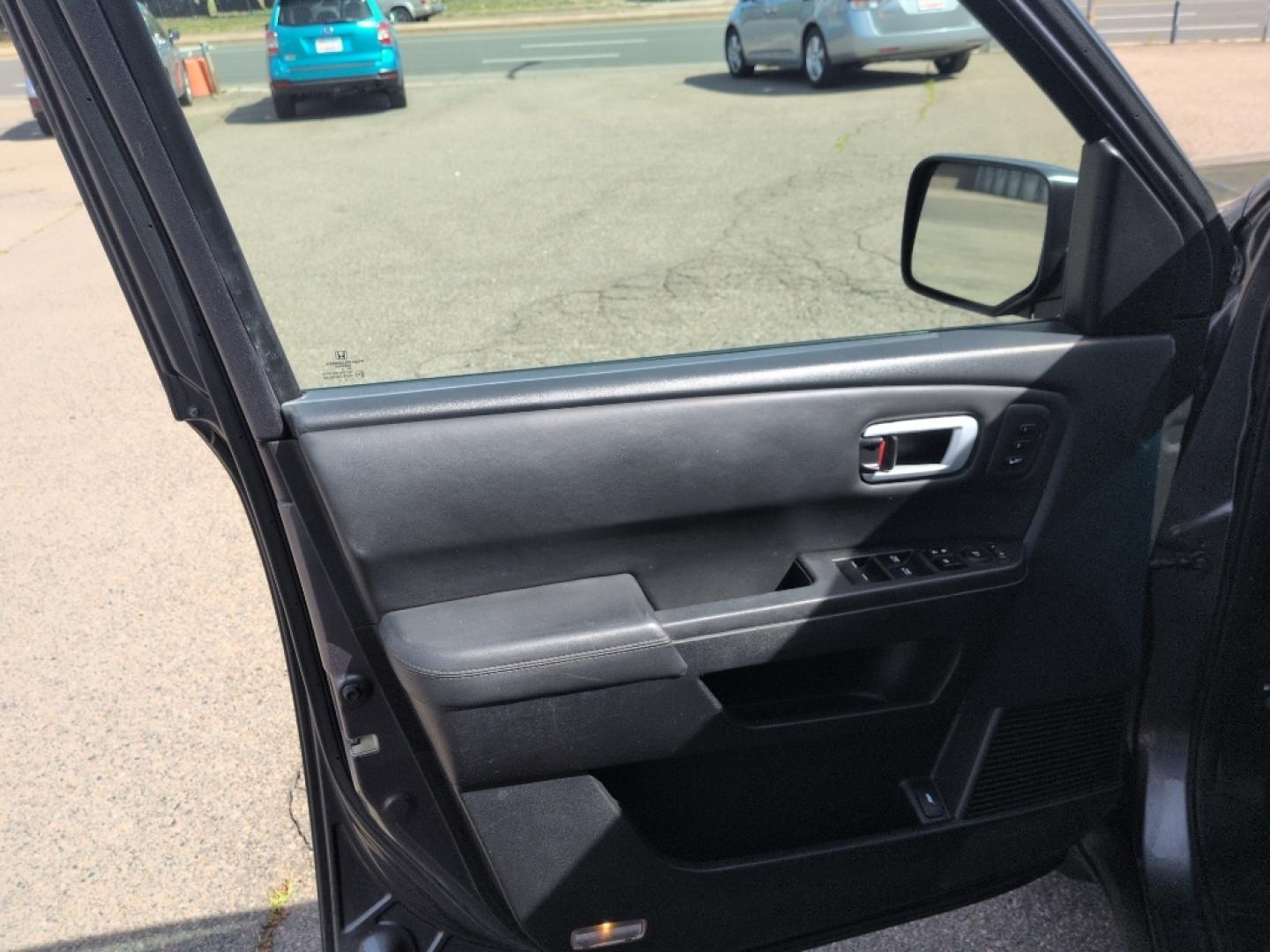 2015 GRAY Honda Pilot Touring-RES (5FNYF4H95FB) with an V6, 3.5L engine, Automatic transmission, located at 10890 W. Colfax Ave., Lakewood, CO, 80215, (303) 274-7692, 39.739914, -105.120132- Photo#8