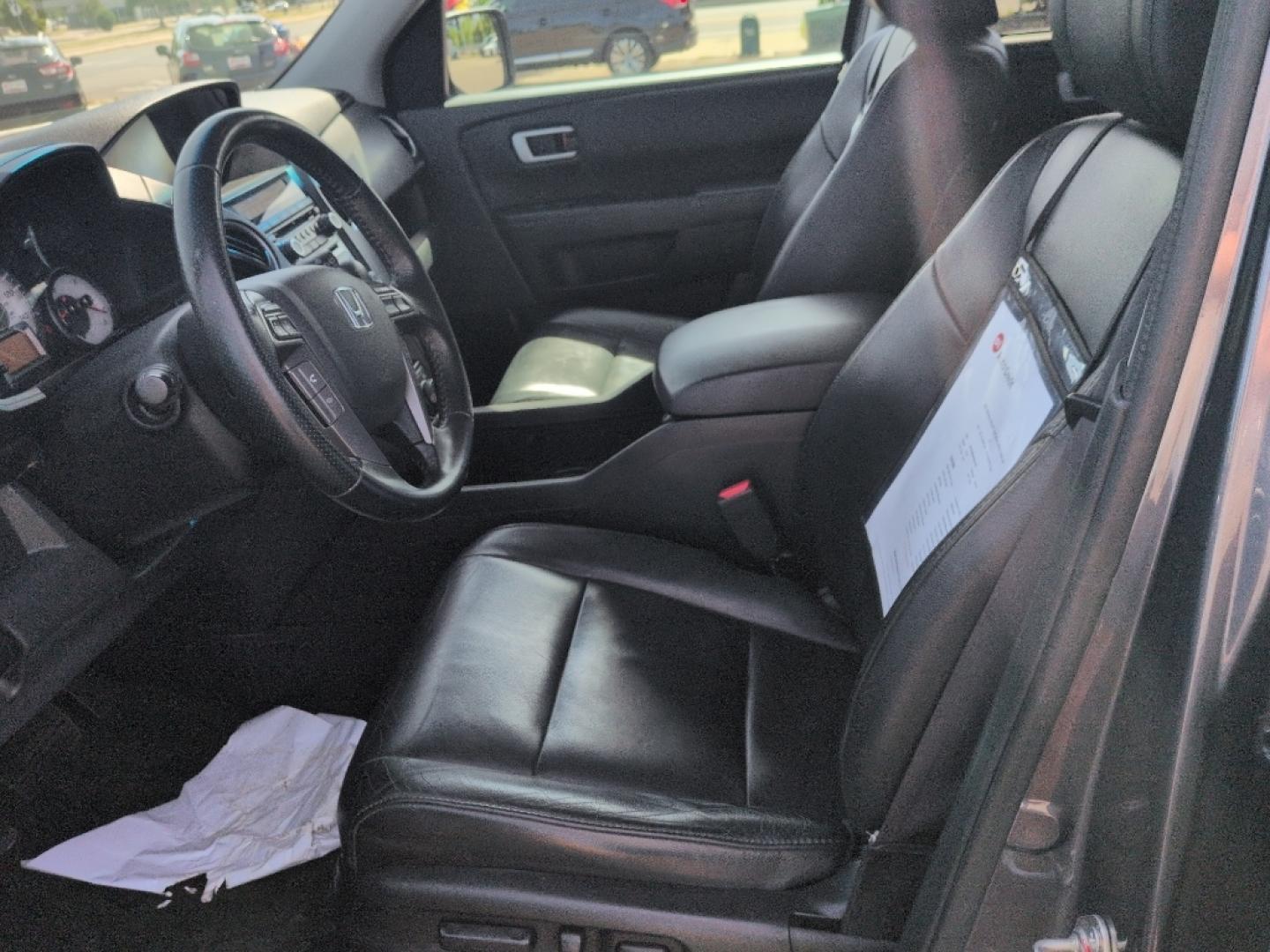 2015 GRAY Honda Pilot Touring-RES (5FNYF4H95FB) with an V6, 3.5L engine, Automatic transmission, located at 10890 W. Colfax Ave., Lakewood, CO, 80215, (303) 274-7692, 39.739914, -105.120132- Photo#9