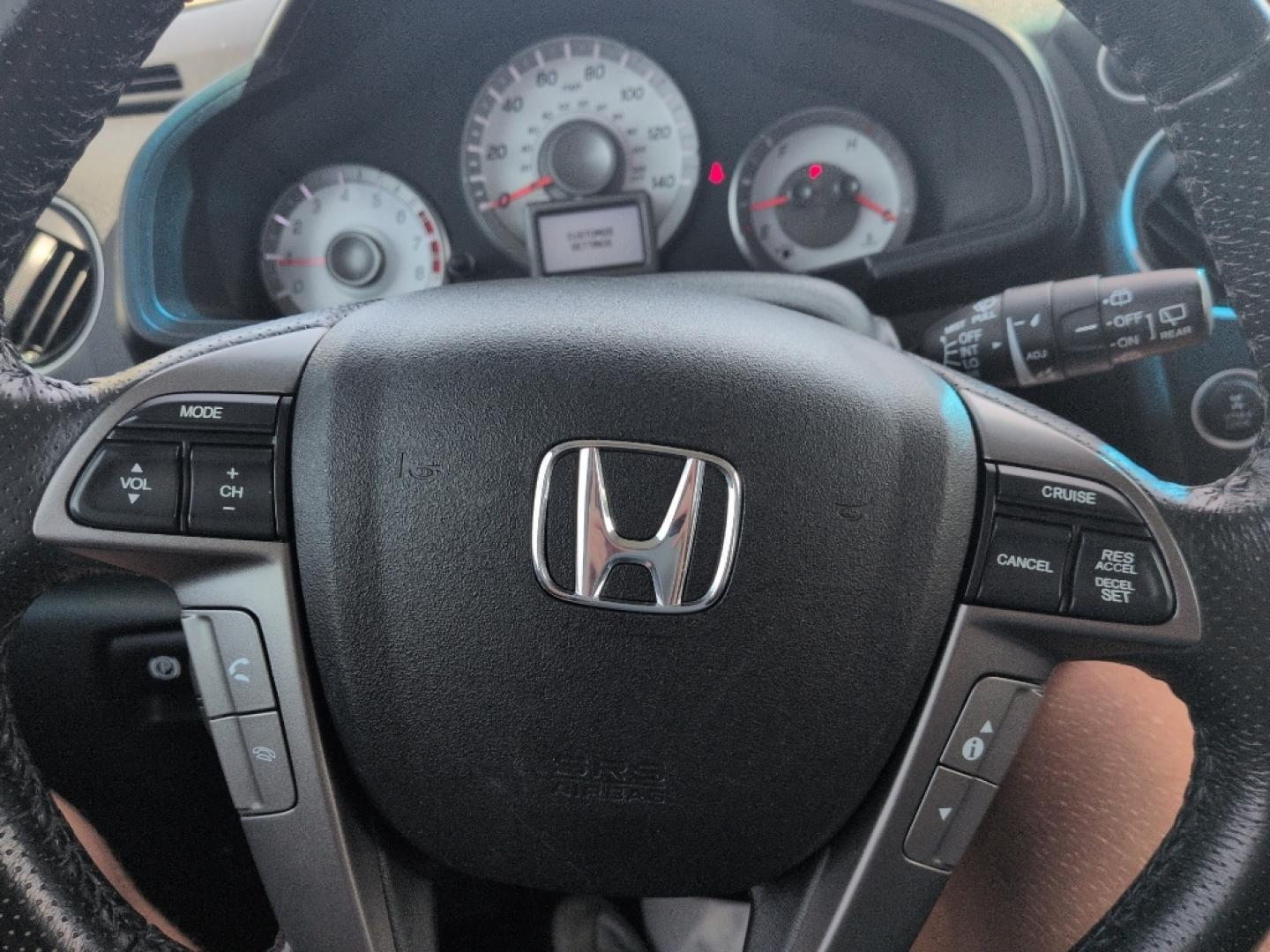 2015 GRAY Honda Pilot Touring-RES (5FNYF4H95FB) with an V6, 3.5L engine, Automatic transmission, located at 10890 W. Colfax Ave., Lakewood, CO, 80215, (303) 274-7692, 39.739914, -105.120132- Photo#11