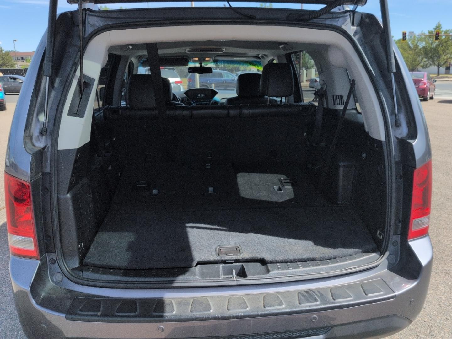 2015 GRAY Honda Pilot Touring-RES (5FNYF4H95FB) with an V6, 3.5L engine, Automatic transmission, located at 10890 W. Colfax Ave., Lakewood, CO, 80215, (303) 274-7692, 39.739914, -105.120132- Photo#21