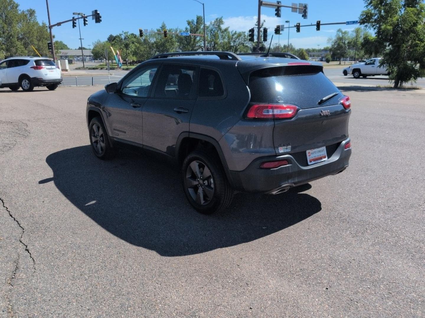 2016 GRAY Jeep Cherokee LATITUDE 4WD (1C4PJMCS9GW) with an V6, 3.2L engine, Automatic transmission, located at 10890 W. Colfax Ave., Lakewood, CO, 80215, (303) 274-7692, 39.739914, -105.120132- Photo#6