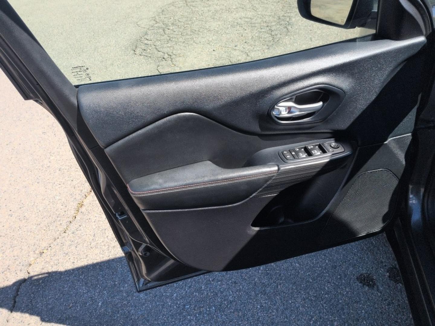 2016 GRAY Jeep Cherokee LATITUDE 4WD (1C4PJMCS9GW) with an V6, 3.2L engine, Automatic transmission, located at 10890 W. Colfax Ave., Lakewood, CO, 80215, (303) 274-7692, 39.739914, -105.120132- Photo#8