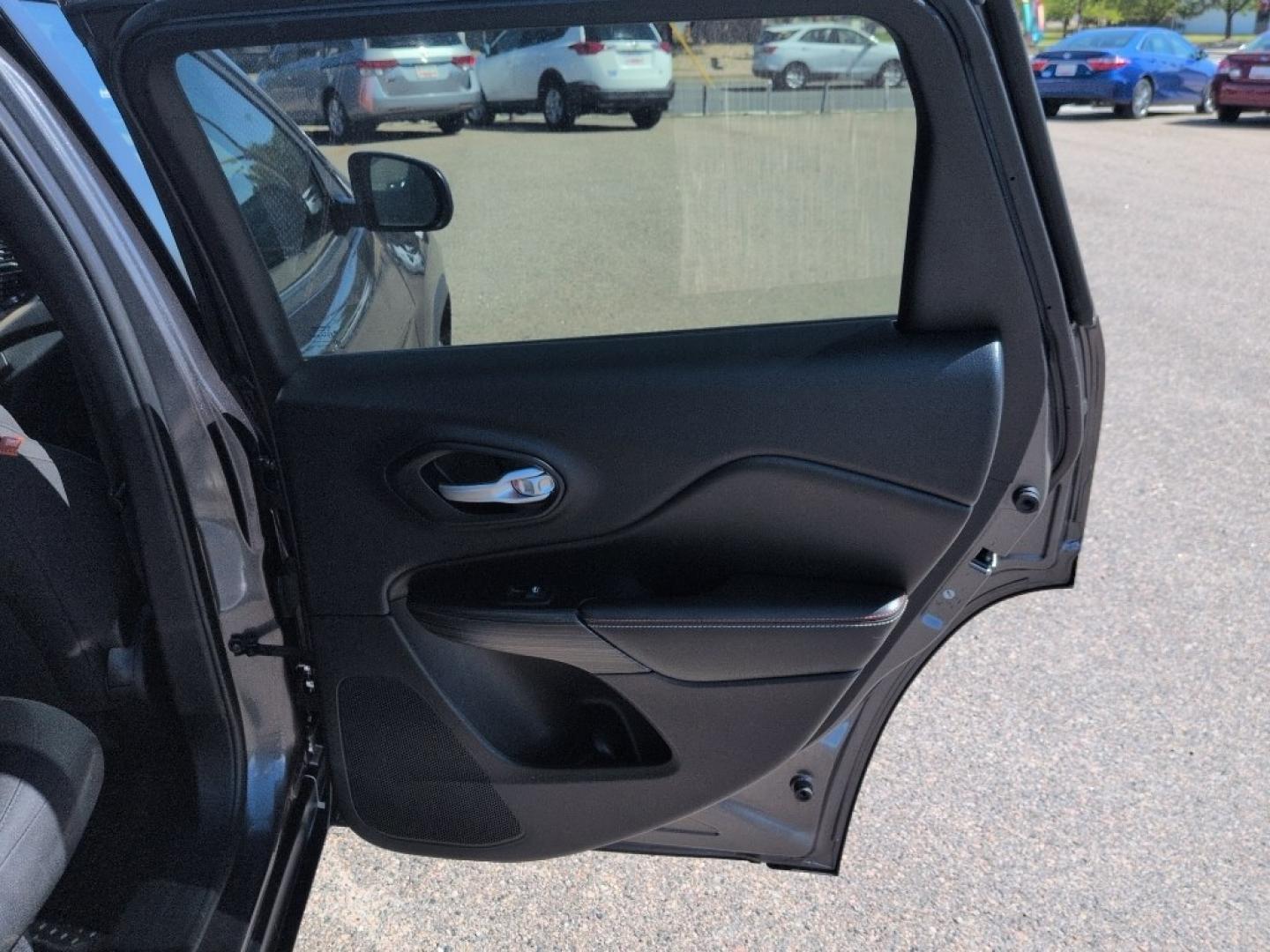 2016 GRAY Jeep Cherokee LATITUDE 4WD (1C4PJMCS9GW) with an V6, 3.2L engine, Automatic transmission, located at 10890 W. Colfax Ave., Lakewood, CO, 80215, (303) 274-7692, 39.739914, -105.120132- Photo#19