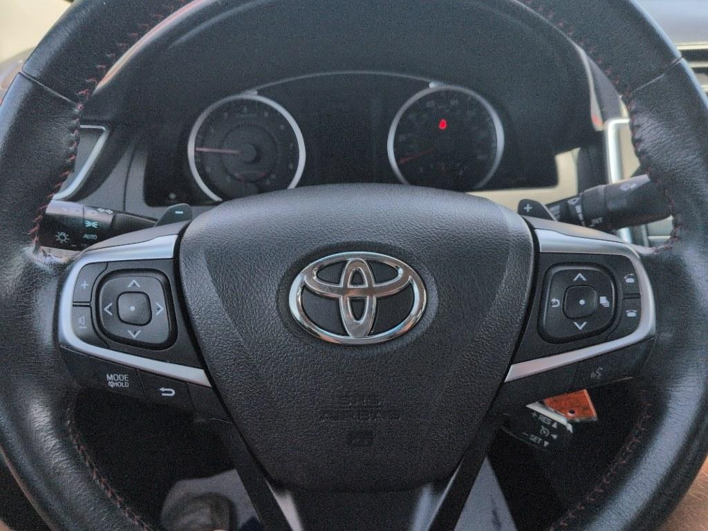 2015 BLUE Toyota Camry SE (4T1BF1FK6FU) with an 4 Cyl, 2.5L engine, Automatic transmission, located at 10890 W. Colfax Ave., Lakewood, CO, 80215, (303) 274-7692, 39.739914, -105.120132- Photo#11