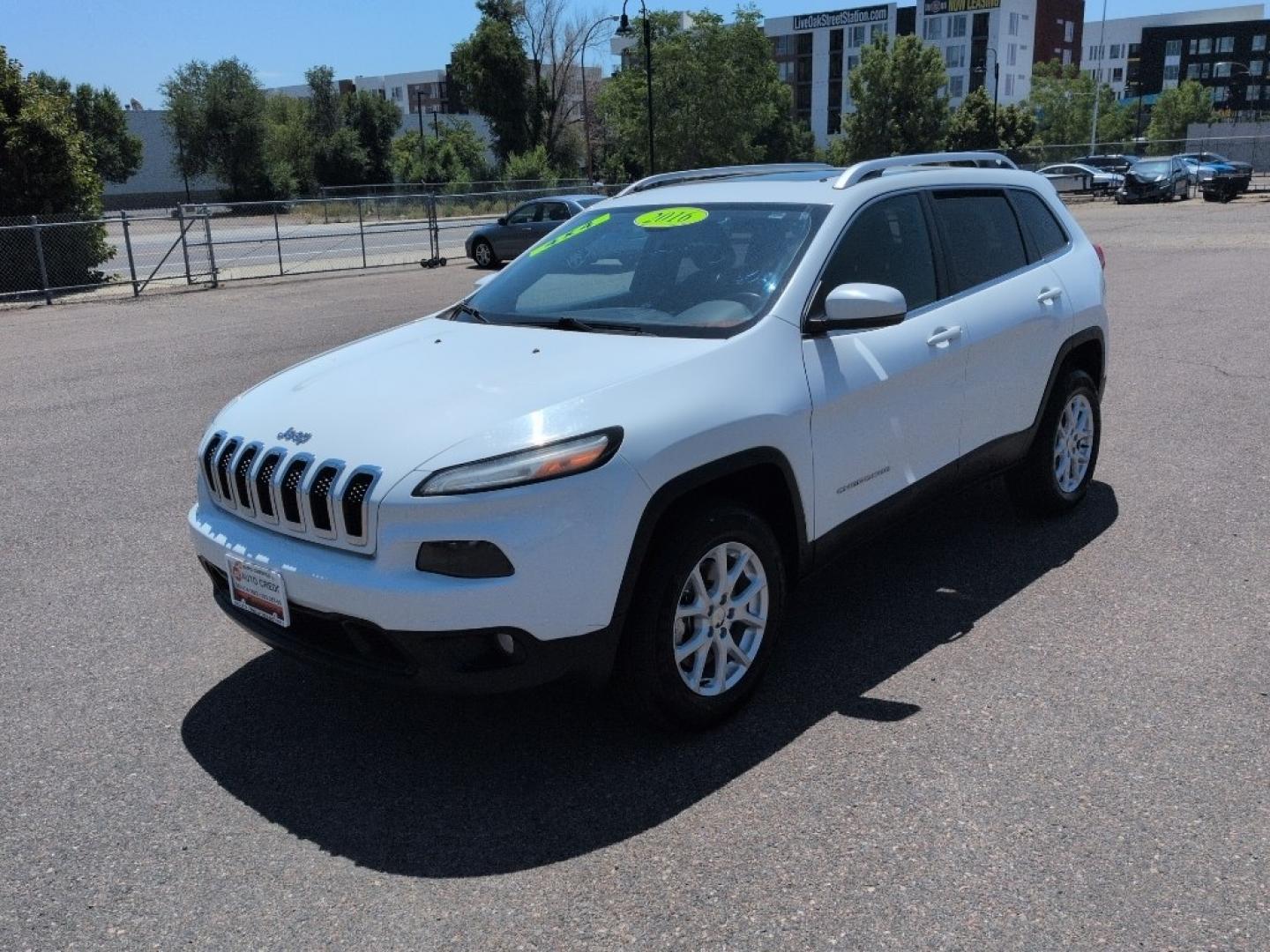 2016 WHITE Jeep Cherokee LATITUDE 4WD (1C4PJMCS6GW) with an V6, 3.2L engine, Automatic transmission, located at 10890 W. Colfax Ave., Lakewood, CO, 80215, (303) 274-7692, 39.739914, -105.120132- Photo#0