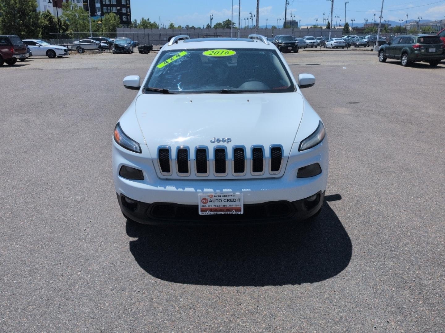 2016 WHITE Jeep Cherokee LATITUDE 4WD (1C4PJMCS6GW) with an V6, 3.2L engine, Automatic transmission, located at 10890 W. Colfax Ave., Lakewood, CO, 80215, (303) 274-7692, 39.739914, -105.120132- Photo#1