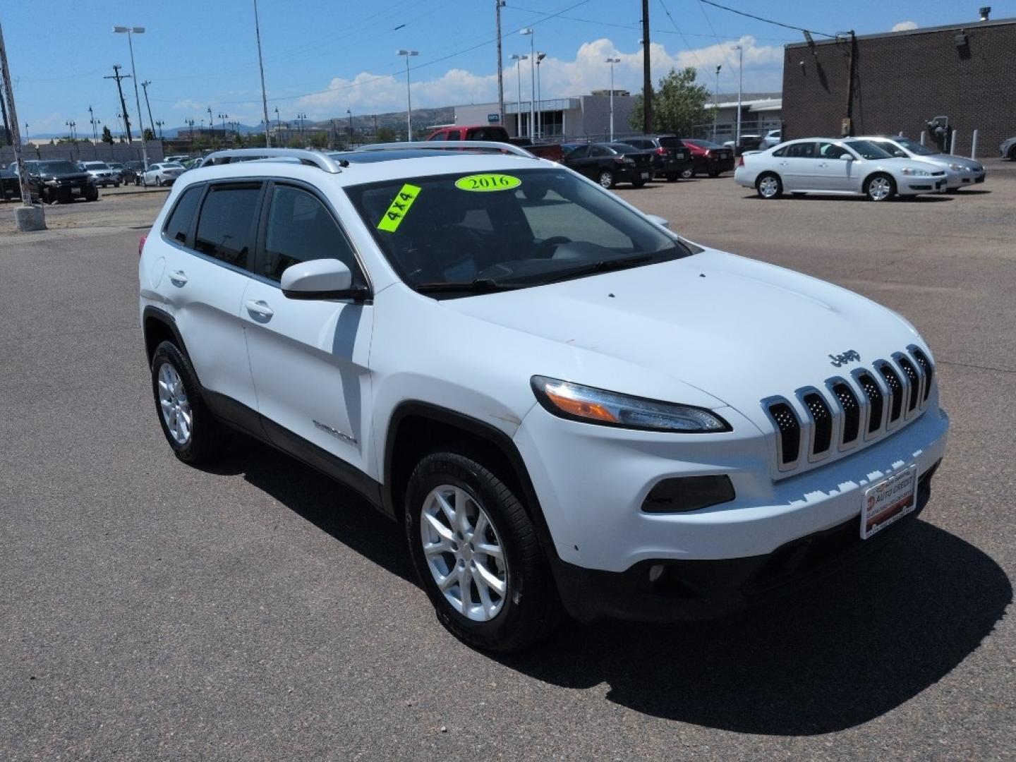 2016 WHITE Jeep Cherokee LATITUDE 4WD (1C4PJMCS6GW) with an V6, 3.2L engine, Automatic transmission, located at 10890 W. Colfax Ave., Lakewood, CO, 80215, (303) 274-7692, 39.739914, -105.120132- Photo#2
