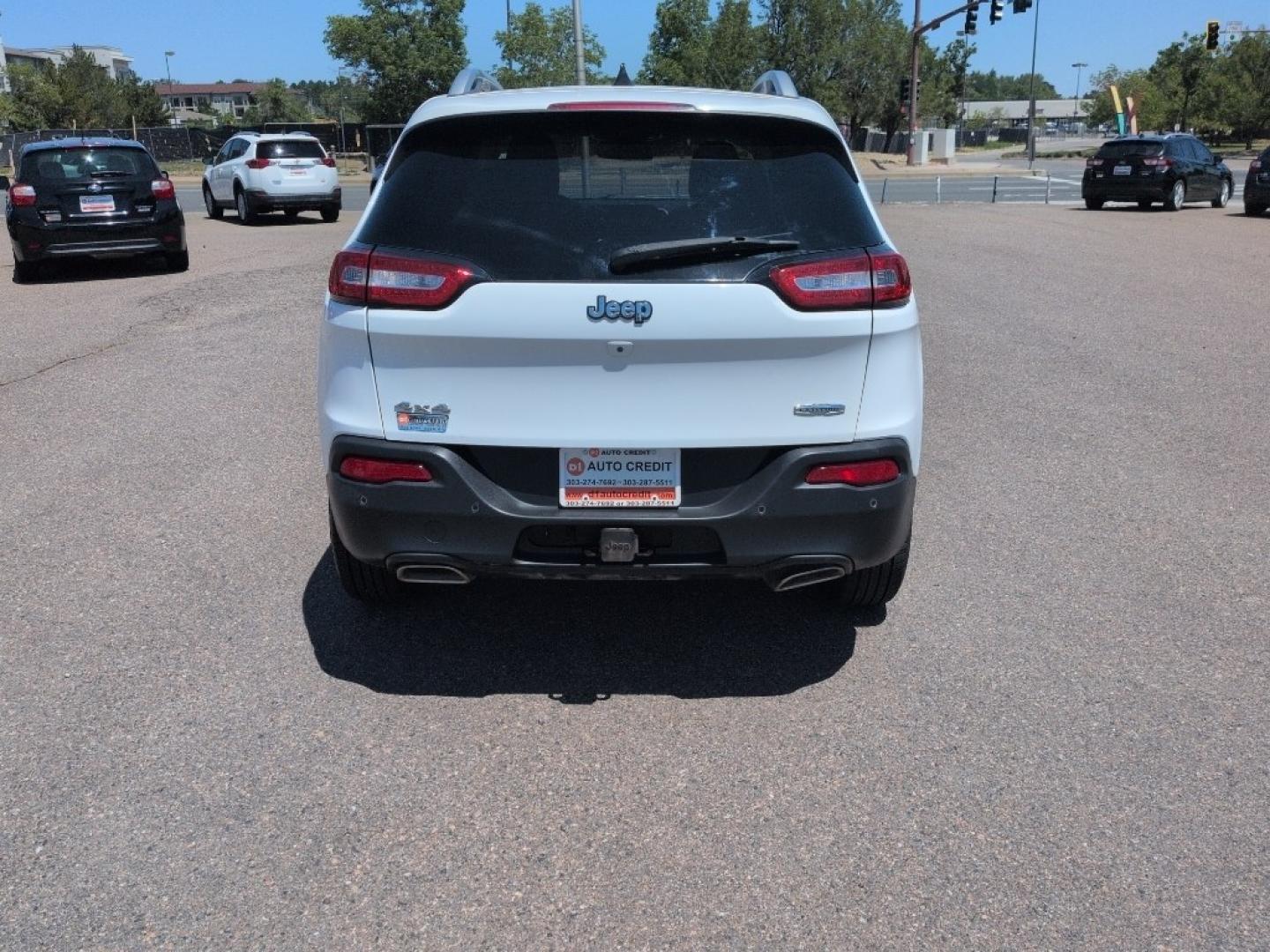2016 WHITE Jeep Cherokee LATITUDE 4WD (1C4PJMCS6GW) with an V6, 3.2L engine, Automatic transmission, located at 10890 W. Colfax Ave., Lakewood, CO, 80215, (303) 274-7692, 39.739914, -105.120132- Photo#5