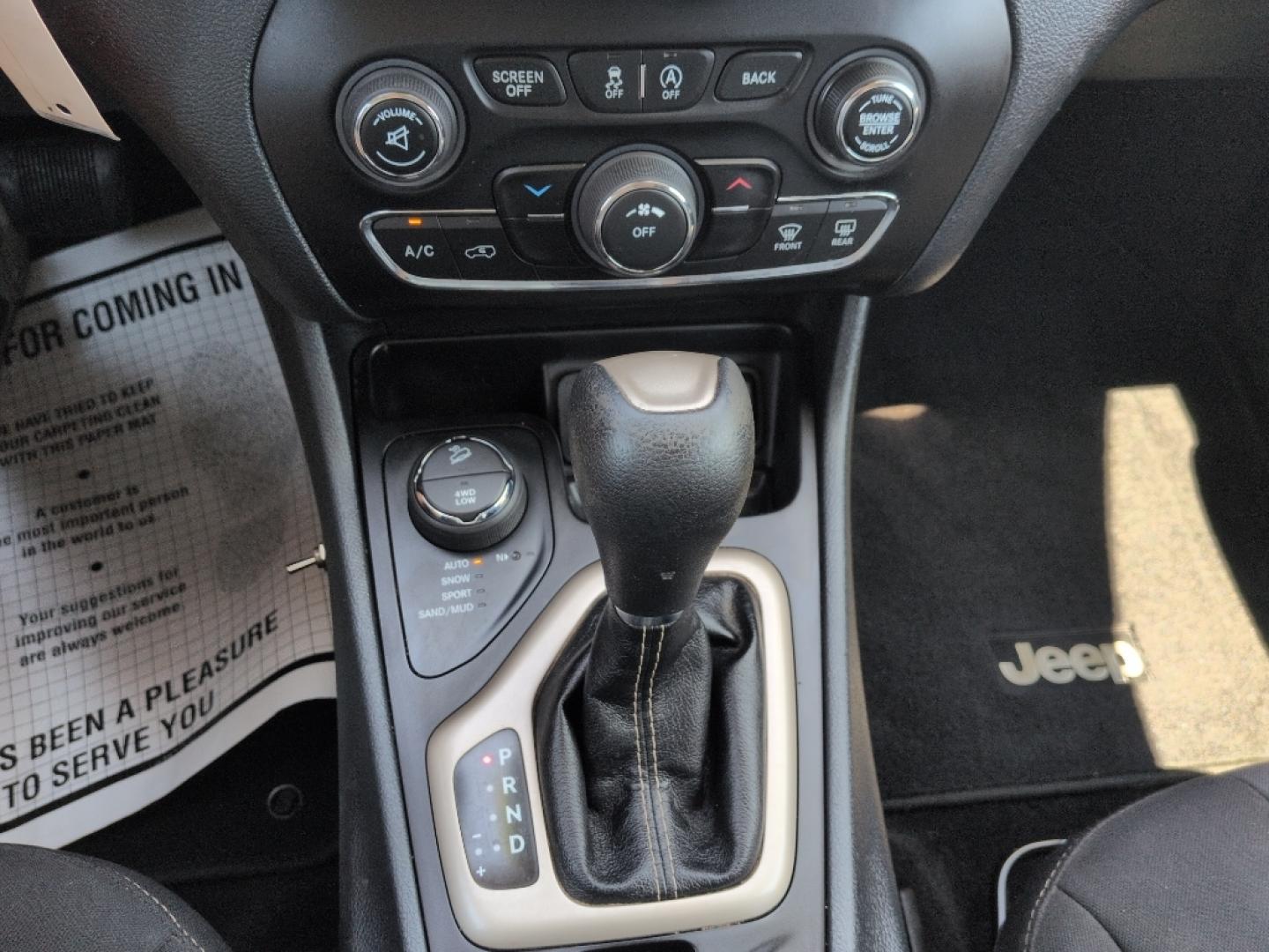 2016 WHITE Jeep Cherokee LATITUDE 4WD (1C4PJMCS6GW) with an V6, 3.2L engine, Automatic transmission, located at 10890 W. Colfax Ave., Lakewood, CO, 80215, (303) 274-7692, 39.739914, -105.120132- Photo#13
