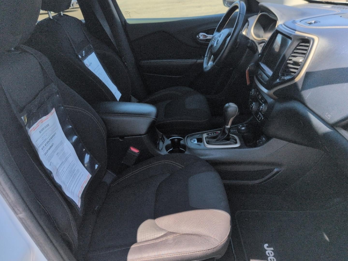 2016 WHITE Jeep Cherokee LATITUDE 4WD (1C4PJMCS6GW) with an V6, 3.2L engine, Automatic transmission, located at 10890 W. Colfax Ave., Lakewood, CO, 80215, (303) 274-7692, 39.739914, -105.120132- Photo#16