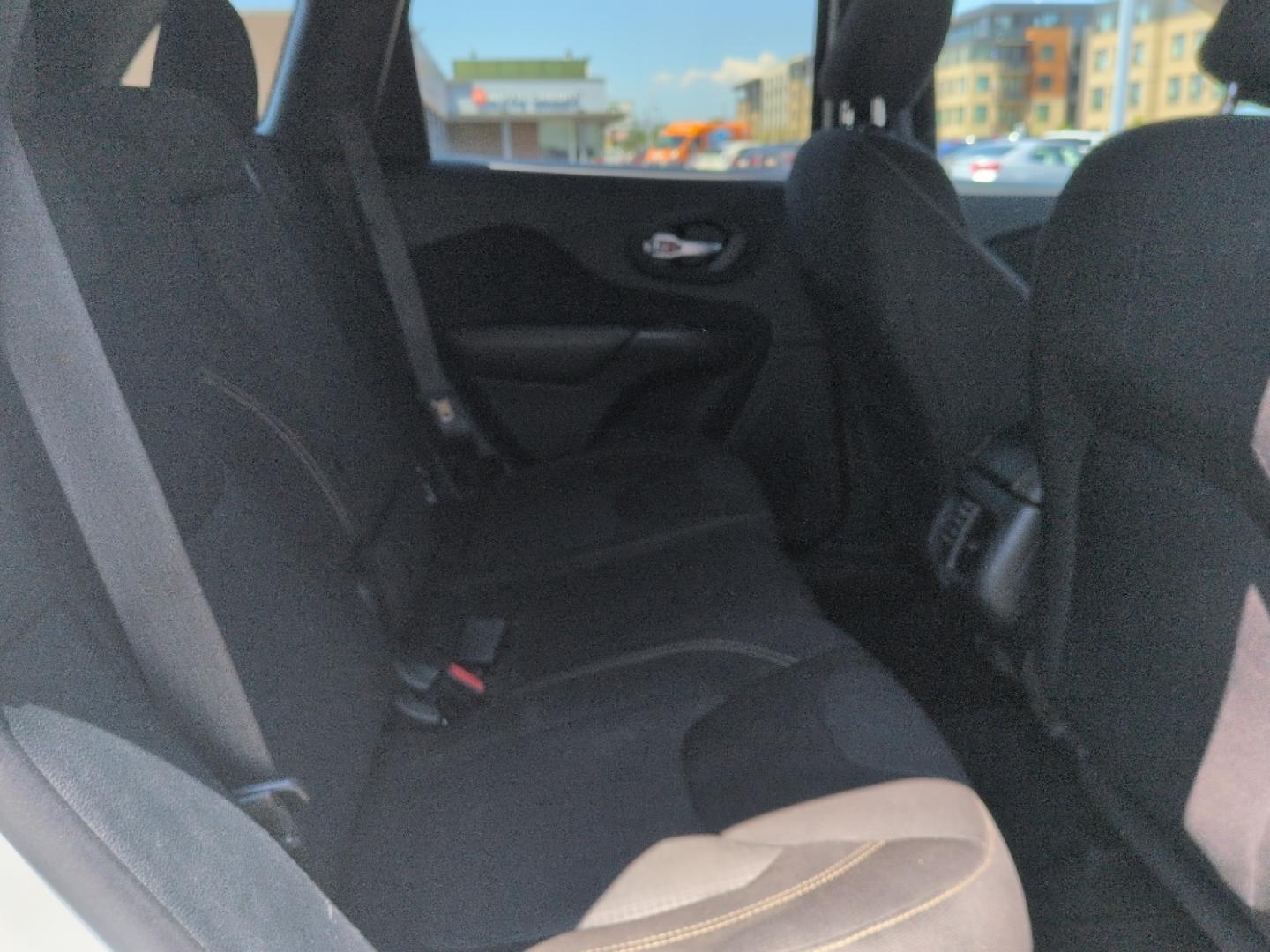 2016 WHITE Jeep Cherokee LATITUDE 4WD (1C4PJMCS6GW) with an V6, 3.2L engine, Automatic transmission, located at 10890 W. Colfax Ave., Lakewood, CO, 80215, (303) 274-7692, 39.739914, -105.120132- Photo#20