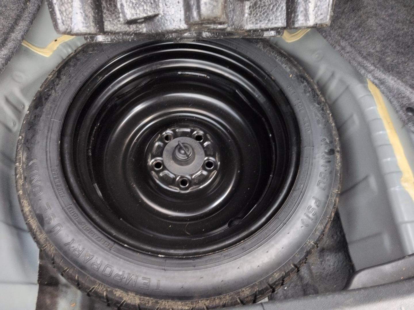 2010 GRAY Acura TSX Base (JH4CU2F63AC) with an 4 Cyl, 2.4L engine, Automatic transmission, located at 10890 W. Colfax Ave., Lakewood, CO, 80215, (303) 274-7692, 39.739914, -105.120132- Photo#21