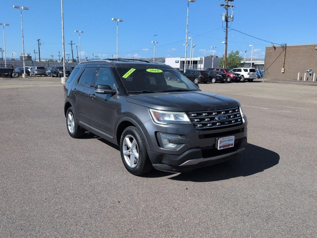 2016 GRAY Ford Explorer XLT (1FM5K8D85GG) with an V6, 3.5L engine, Automatic transmission, located at 10890 W. Colfax Ave., Lakewood, CO, 80215, (303) 274-7692, 39.739914, -105.120132- Photo#2