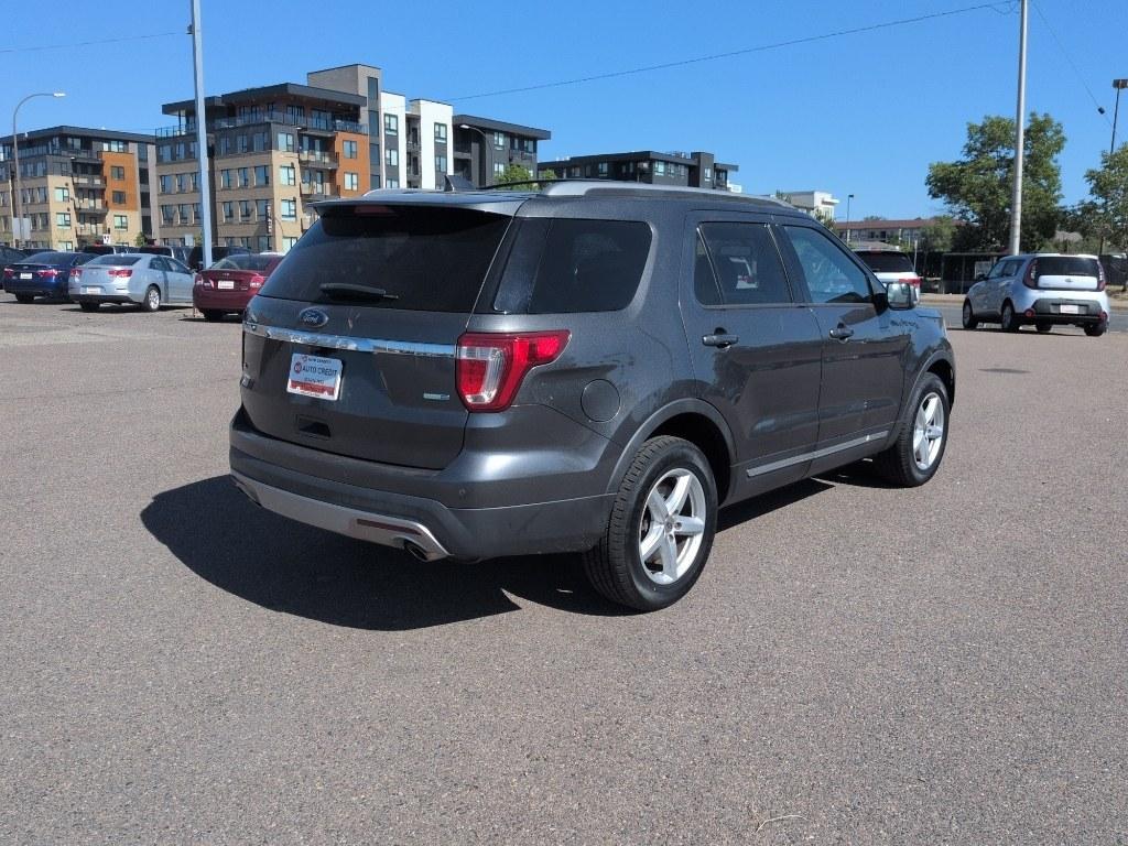2016 GRAY Ford Explorer XLT (1FM5K8D85GG) with an V6, 3.5L engine, Automatic transmission, located at 10890 W. Colfax Ave., Lakewood, CO, 80215, (303) 274-7692, 39.739914, -105.120132- Photo#4